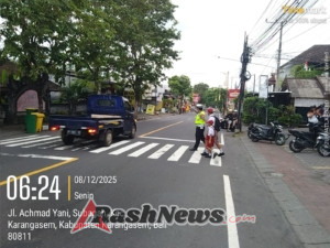 Polisi Sahabat Anak, Anggota Lantas Polres Karangasem Laksanakan Penyebrangan Pelajar SD Negeri 4 Subagan