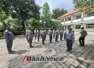 Penguatan Keamanan Desa, 31 Satlinmas Dangri Kelod Terima Pelatihan dari Bhabinkamtibmas dan Babinsa