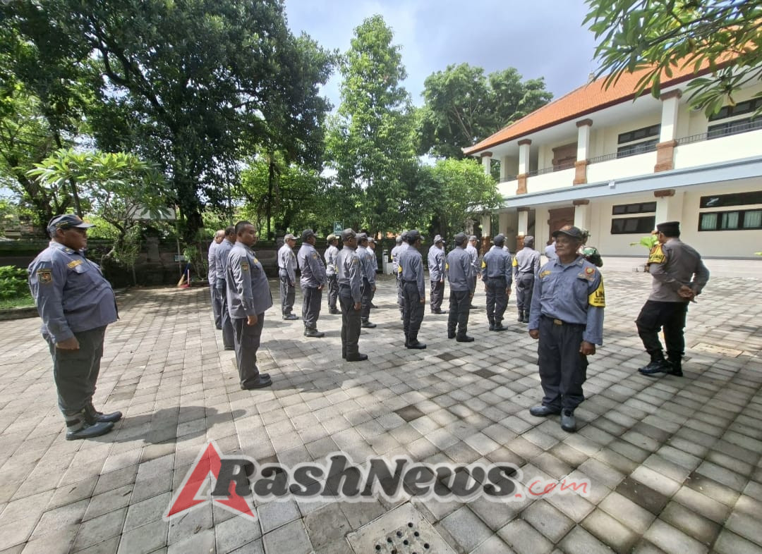 Penguatan Keamanan Desa, 31 Satlinmas Dangri Kelod Terima Pelatihan dari Bhabinkamtibmas dan Babinsa