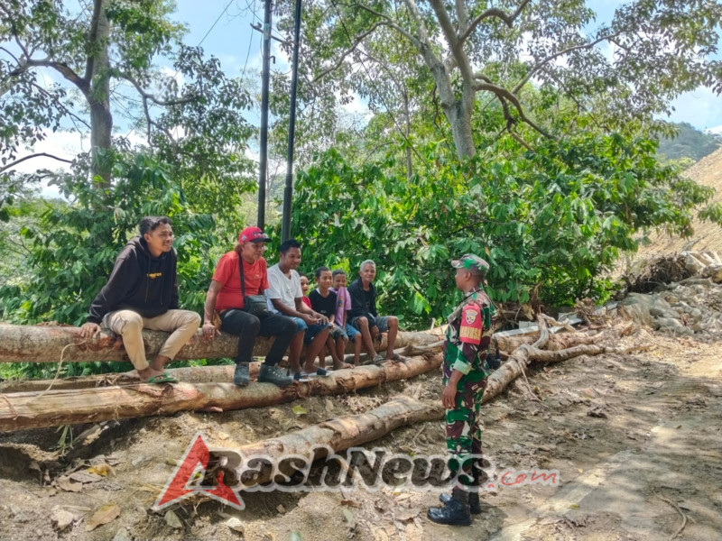 Jaga Stabilitas Desa, Babinsa Koramil 1602-02 Lakukan Pemantauan dan Imbau Kamtibmas