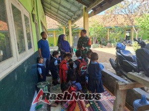 Menu Bergizi Berisi Roti, Telur, Susu, dan Buah Didistribusikan ke Sekolah Desa Naru
