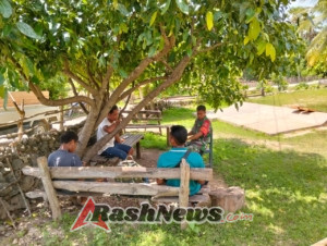 Proses Distribusi Bahan Bangunan di Oebela Berjalan Lancar Berkat Pendampingan Babinsa