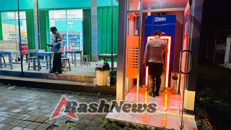 Polsek Selat Laksanakan Blue Light Patrol untuk Tingkatkan Keamanan Wilayah