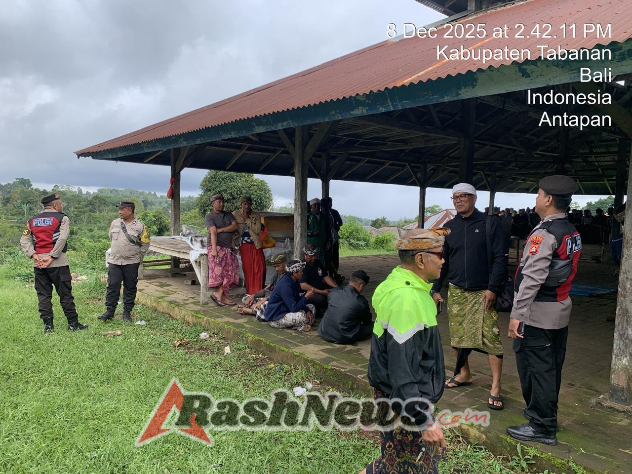 Bhabinkamtibmas Desa Antapani Baturiti, Amankan giat Pemilihan Bendesa Adat Mayungan