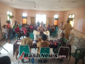 Bantuan Beras dan Minyak Goreng Disalurkan, Babinsa Awasi Proses hingga Tuntas