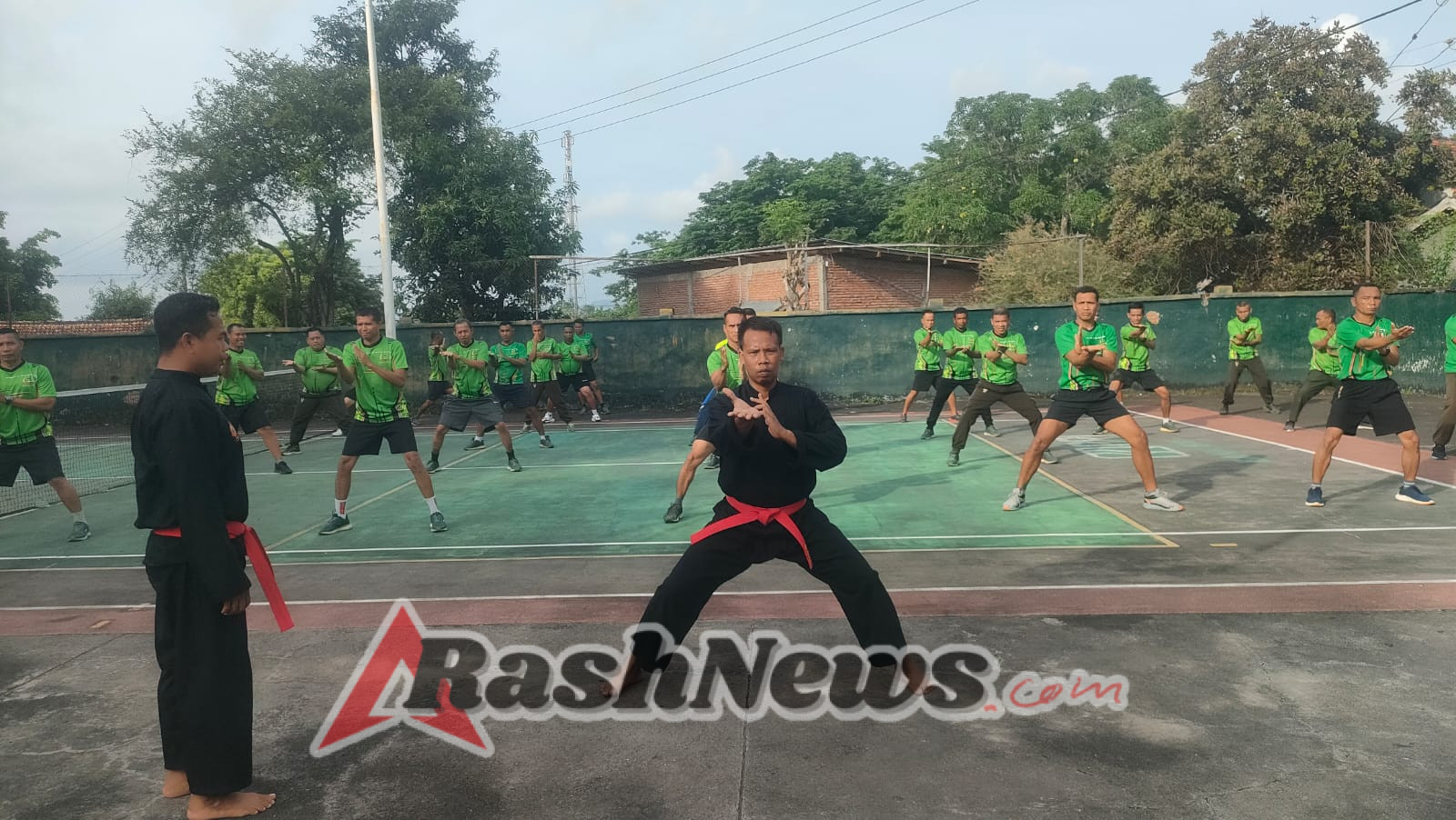 Puluhan Prajurit Antusias Ikuti Latihan Pencak Silat Militer di Makodim Dompu