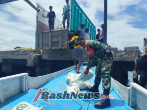 TNI Hadir untuk Rakyat: Babinsa Koramil Komodo Kawal Launching Bantuan Pangan Oktober–November 2025