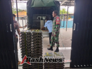 Babinsa Pantai Baru Dampingi Pembagian 3.093 Paket Makanan Bergizi untuk Pelajar di Wilayah Ofalangga