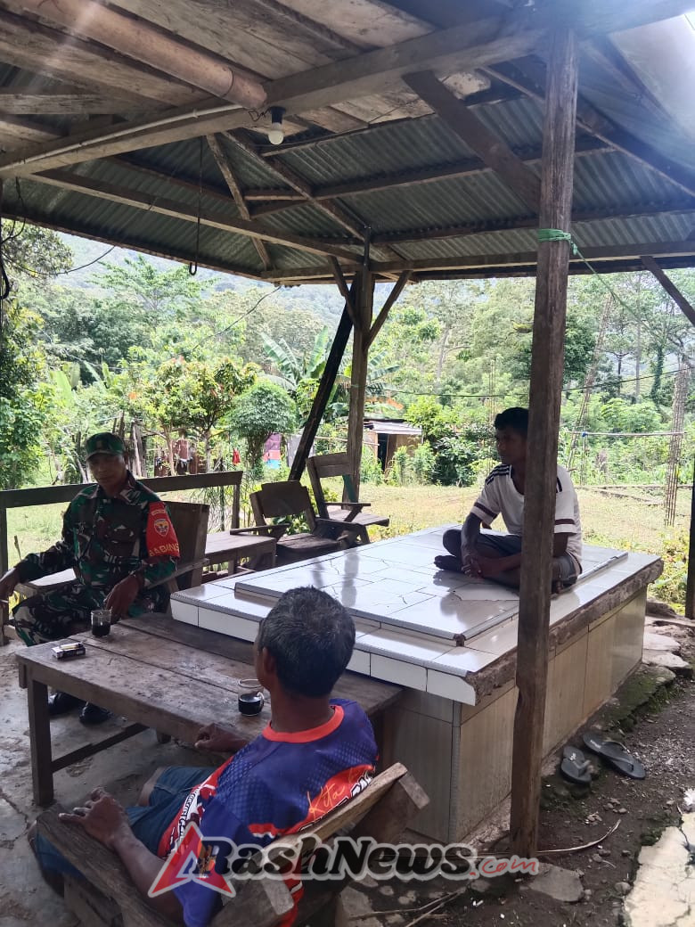 Musim Hujan, Babinsa Ingatkan Warga Unggu untuk Tingkatkan Kewaspadaan