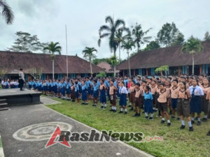 Kasat Binmas Polres Bangli Beri Penyuluhan Pencegahan Kenakalan Remaja di SMPN 4 Tembuku