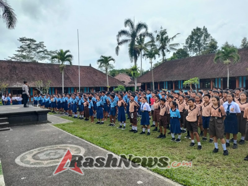 Kasat Binmas Polres Bangli Beri Penyuluhan Pencegahan Kenakalan Remaja di SMPN 4 Tembuku