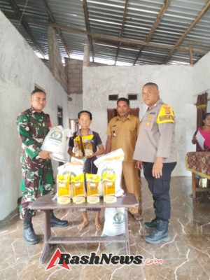 TNI AD Dampingi Pembagian Bantuan Pangan Tahap II untuk Warga Ndao Nuse