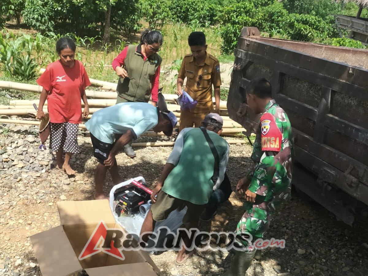 Babinsa Sertu Ketut Pastika Kawal Bantuan Pertanian untuk Dorong Produktivitas Petani