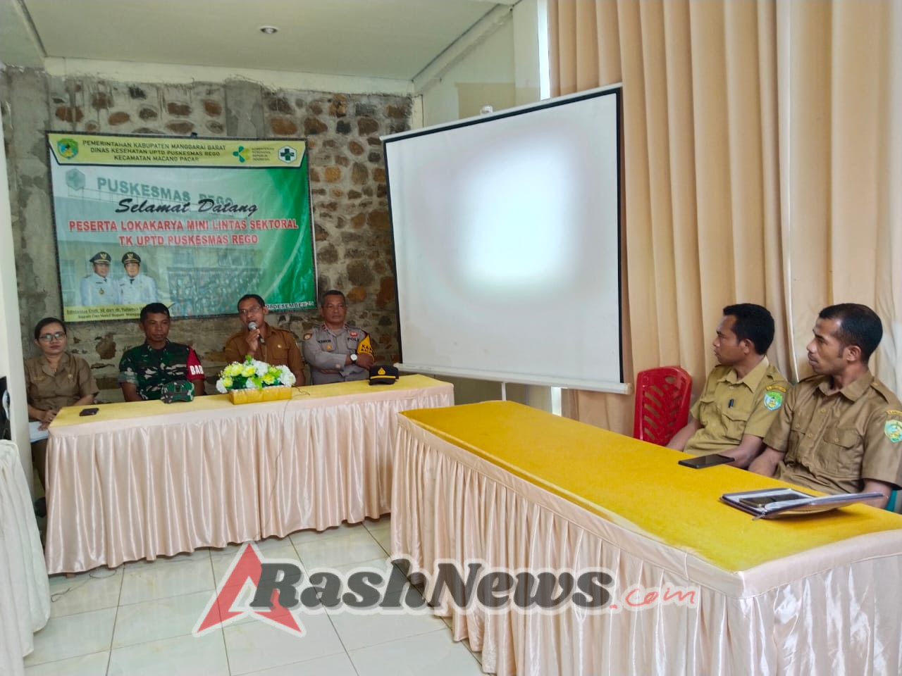 TNI dan Tenaga Kesehatan Bersatu: Serda Abdullah Ikuti Minilok untuk Optimalisasi Program Kesehatan Desa