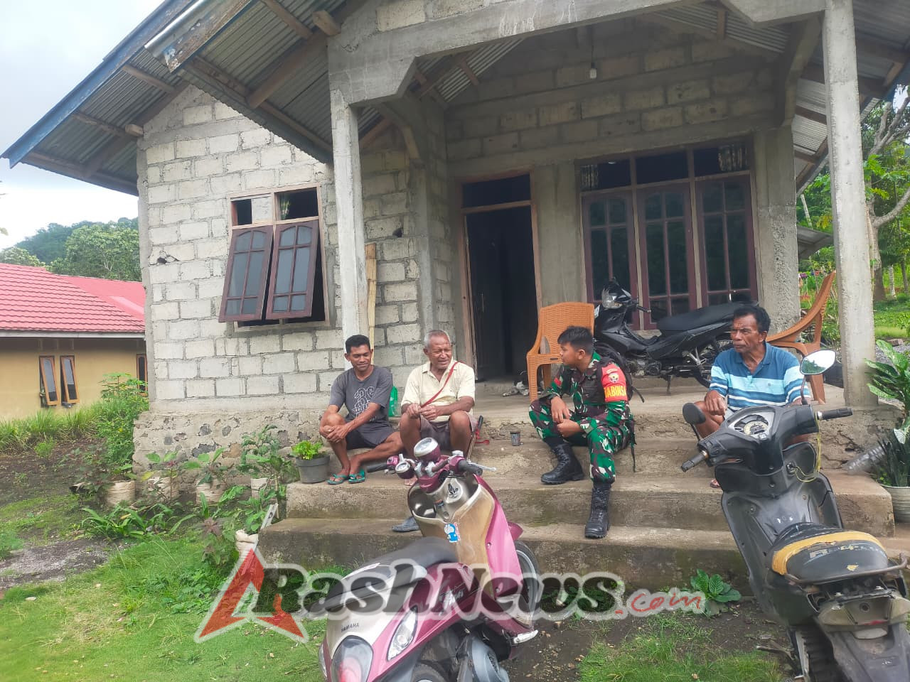Situasi Kondusif, Babinsa Praka Dito Eky Romadhoni Laksanakan Monitoring di Leguderu