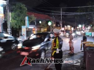 Wujudkan Kamseltibcarlantas Unit Lantas Polsek Kuta Utara Patroli  Dan Sebrangkan Pejalan Kaki