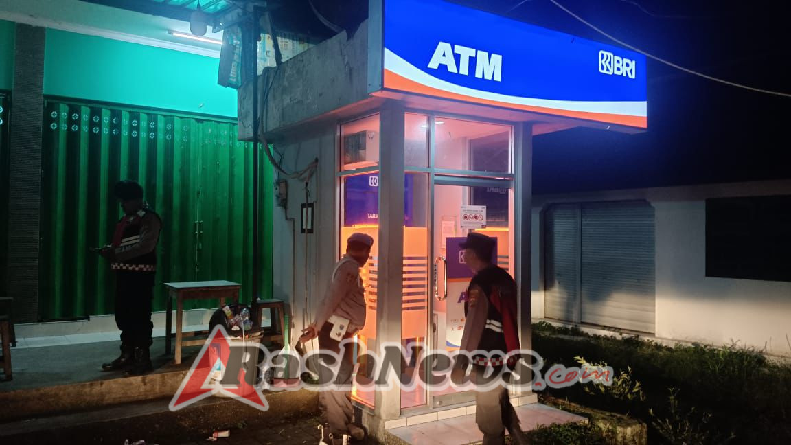 Polsek Selat Laksanakan Blue Light Patrol untuk Tingkatkan Keamanan Wilayah