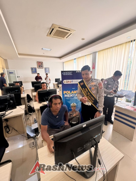 Satpas SIM Polresta Denpasar Berikan Sosialisasi Tertib Berlalulintas kepada Para Pemohon SIM