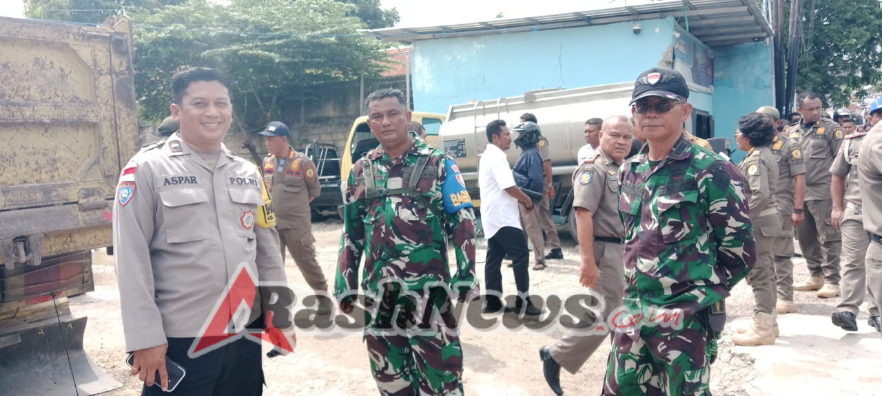 Babinsa Bersama Pemerintah Bahas Kerusakan Jalan Pulau Indah