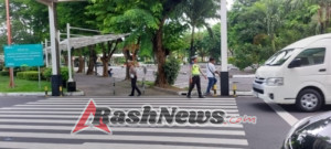 Polres Bandara Ngurah Rai Atur Arus Kendaraan di Area Keberangkatan Domestik