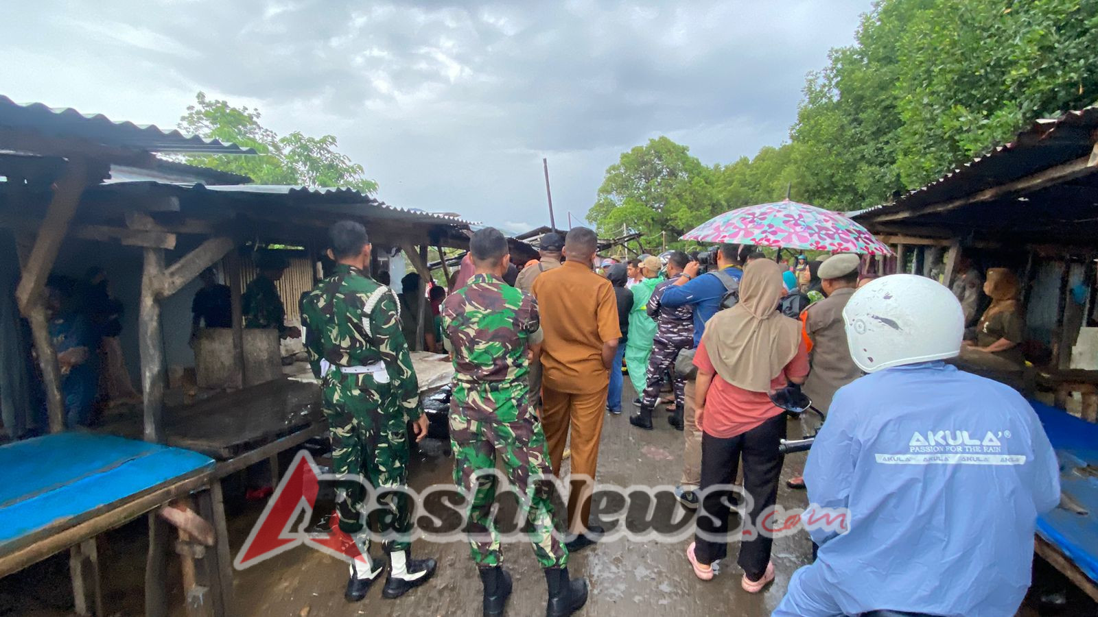 Pengamanan Terpadu di Pasar Wuring: Kodim 1603/Sikka Tegaskan Pendekatan Persuasif dan Humanis