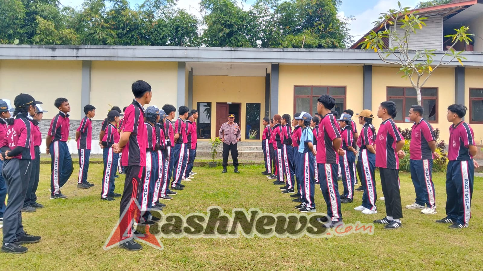 Polsek Bangli Peduli Generasi Muda: Waka Polsek Pimpin Bimbingan dan Penyuluhan Kamtibmas di SMK Negeri 4 Bangli”