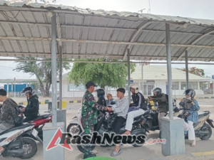 Sertu Abdurahman Laksanakan PAM Pelabuhan Poto Tano, Kegiatan Berjalan Kondusif