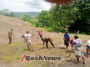 Babinsa Kodim 1613/SB Dorong Masyarakat Sodana Optimalkan Lahan Pertanian