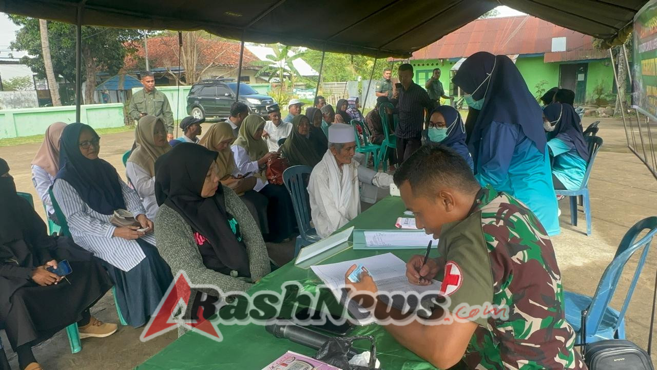 KODIM 1614/DOMPU GELAR BAKTI KESEHATAN DAN PEMBAGIAN SEMBAKO PERINGATI HARI JUANG TNI AD KE-80