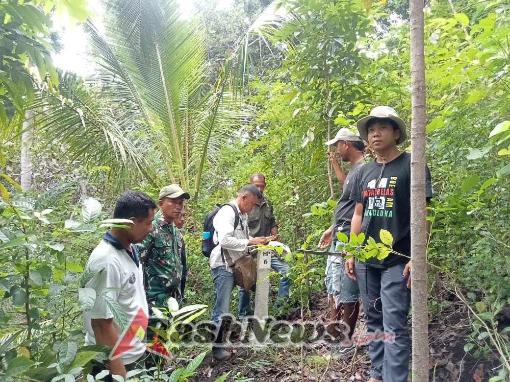Kegiatan Pemasangan Pilar di Hutan Manunggo’o Didampingi Babinsa, Masyarakat Antusias