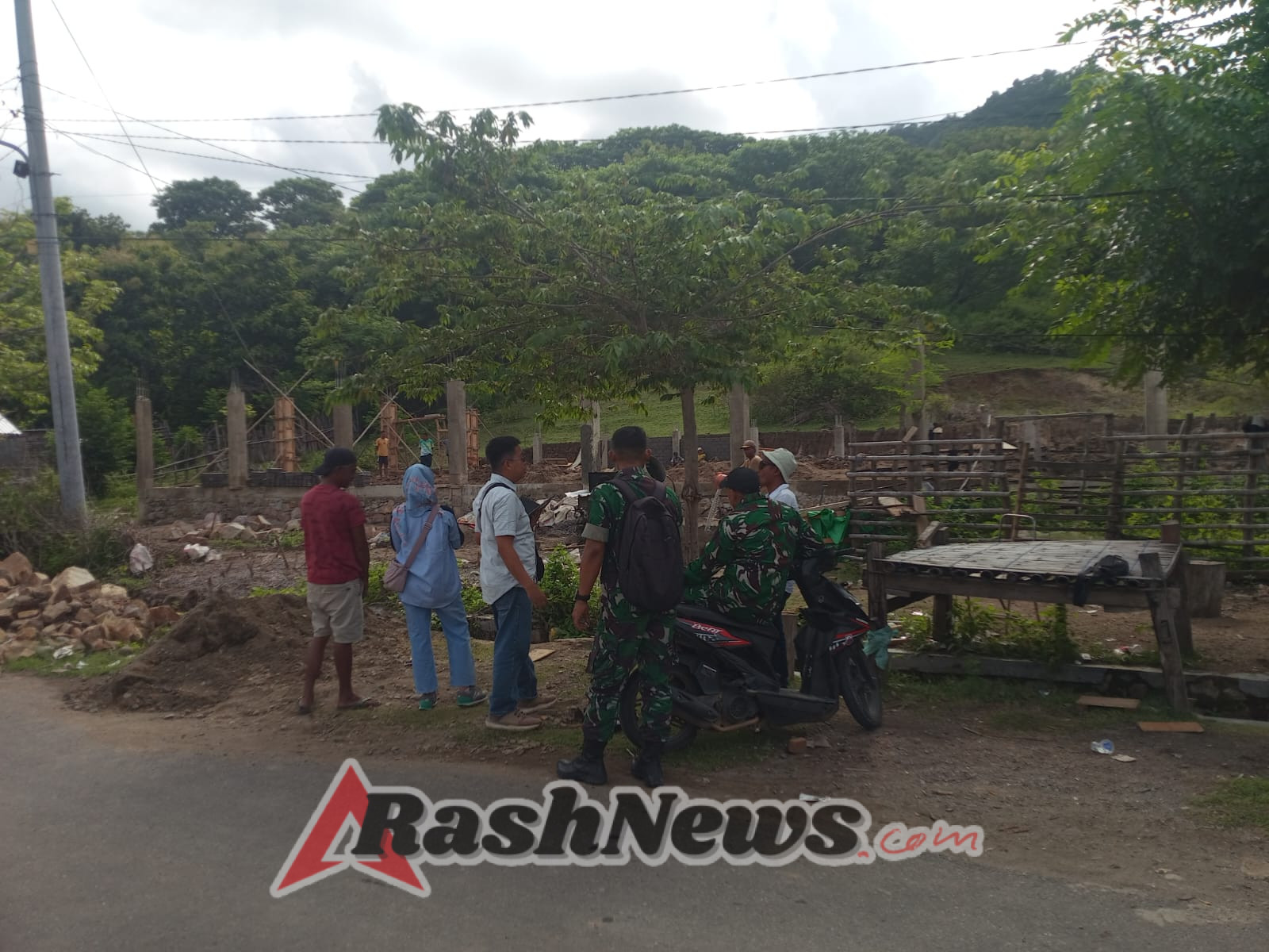 Sinergi TNI dan Perusahaan: Babinsa Kertasari Kawal Kunjungan PT Agrinas