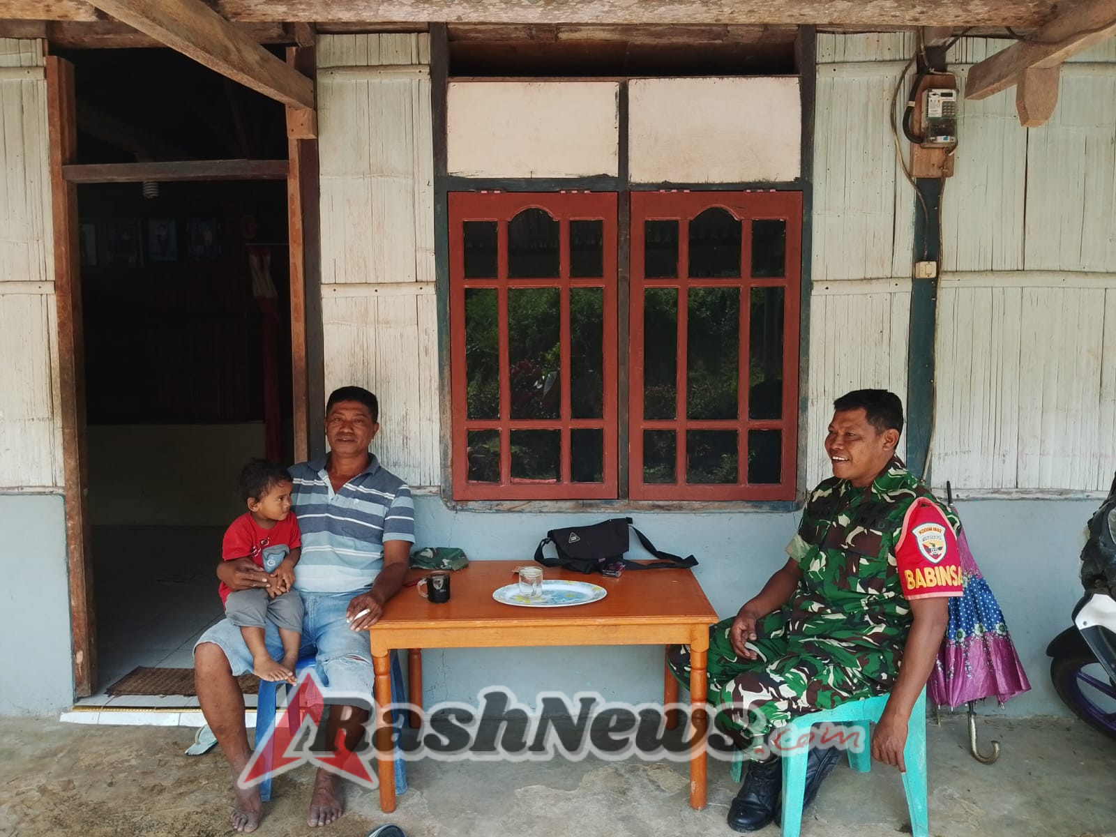 Komsos dan Pemantauan Wilayah Warnai Kehadiran Babinsa di Detusoko