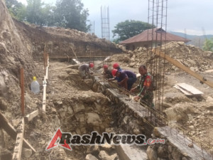 Masyarakat Antusias Sambut Komsos dan Kerja Bhakti Babinsa di Desa Welamosa