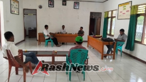 Situasi Kondusif, Babinsa Aesesa Jalin Kedekatan dengan Aparat Desa