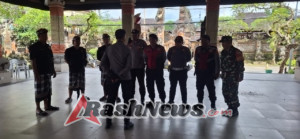 Babinsa Ubud Ambil Peran Jaga Kelancaran Arus Lalin di Jalan Padangtegal