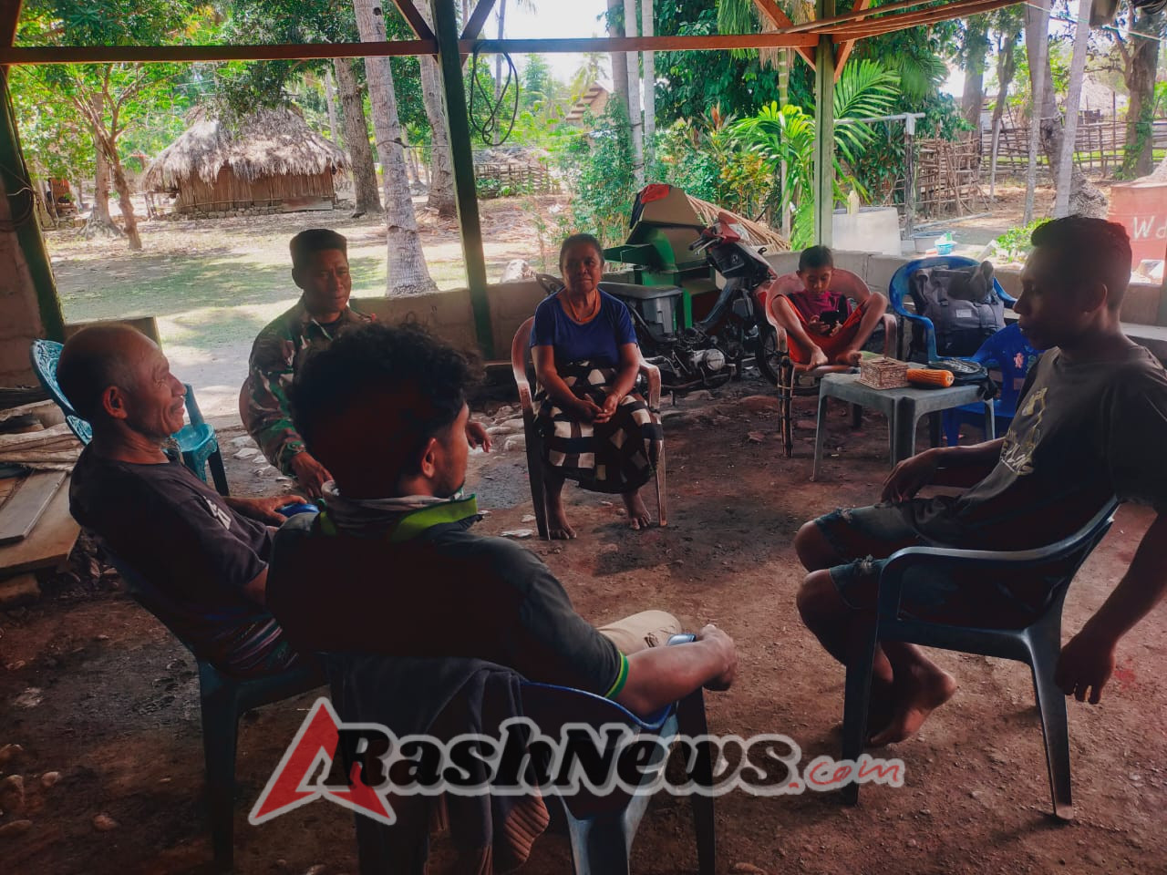 Babinsa Naitae Imbau Warga Waspada Banjir di Musim Hujan