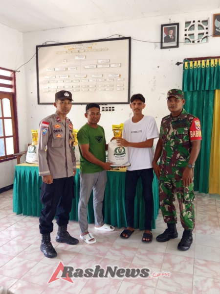 Desa Fuafuni Terima 3.960 Kg Beras: Babinsa dan Aparat Desa Pastikan Penyaluran Tepat Sasaran