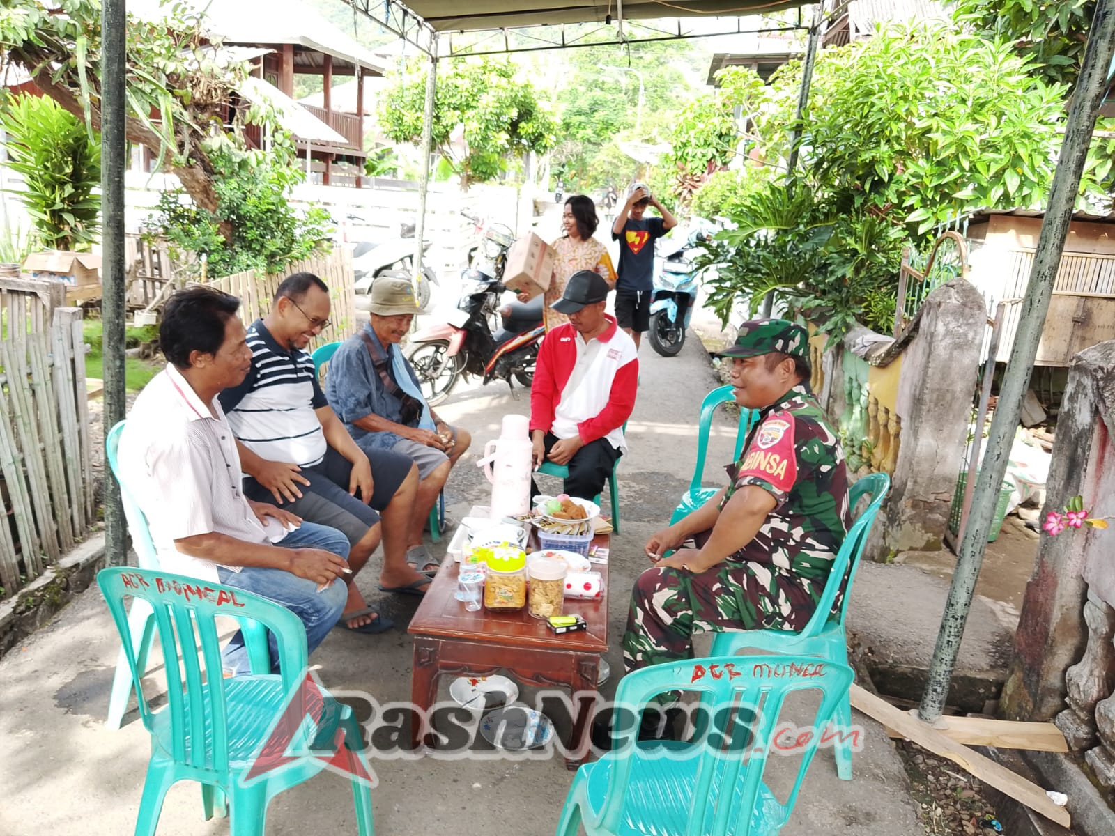 Komsos Babinsa Desa Tapir Perkuat Hubungan TNI dan Masyarakat