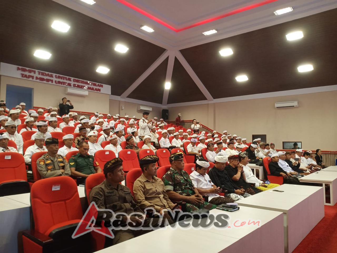 Kapolres Bangli Hadiri Pembukaan Paruman Madya MDA Kab. Bangli Tahun 2025