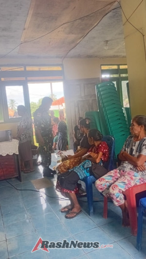 Babinsa Koramil 1627-03/Batutua Pastikan Bantuan Pangan Tepat Sasaran