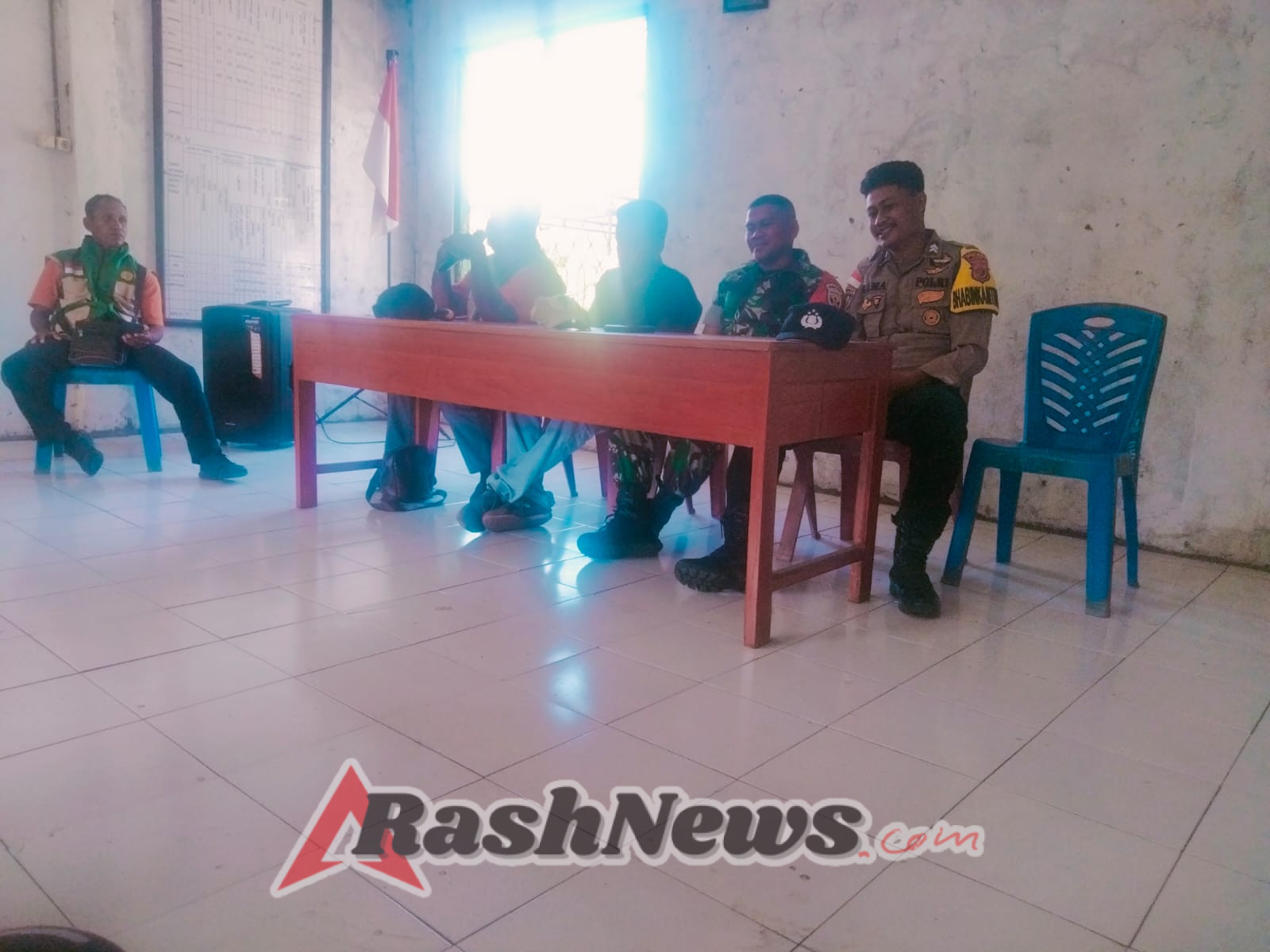 TNI AD Perkuat Ketahanan Pertanian, Babinsa Koramil Maurole Kawal Kegiatan Alsintan