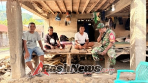 Babinsa Koramil Maurole Dengar Aspirasi Warga dan Edukasi Tentang Kesiapsiagaan Alam