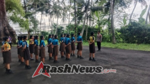 Bhabinkamtibmas dan Babinsa Jadi Narasumber Latihan Dasar Kepemimpinan dan LKBB di SMPN 4 Gianyar