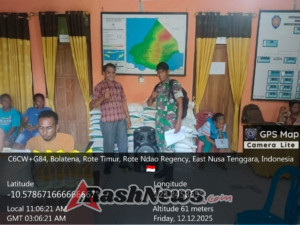 Bantuan Pangan Tahap II Disalurkan untuk Warga Bolatena, Babinsa Lakukan Monitoring Ketat