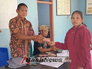Babinsa 1612-05/Satar Mese Selalu Hadir: Perkuat Dukungan untuk Warga di Setiap Kegiatan Desa
