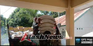 TNI AD Hadir untuk Rakyat: Babinsa Waingapu Dampingi Pembagian Bantuan Pangan