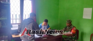 Monitoring Wilayah, Babinsa Koramil Bajawa Hadir di Tengah Masyarakat Desa Meliwaru