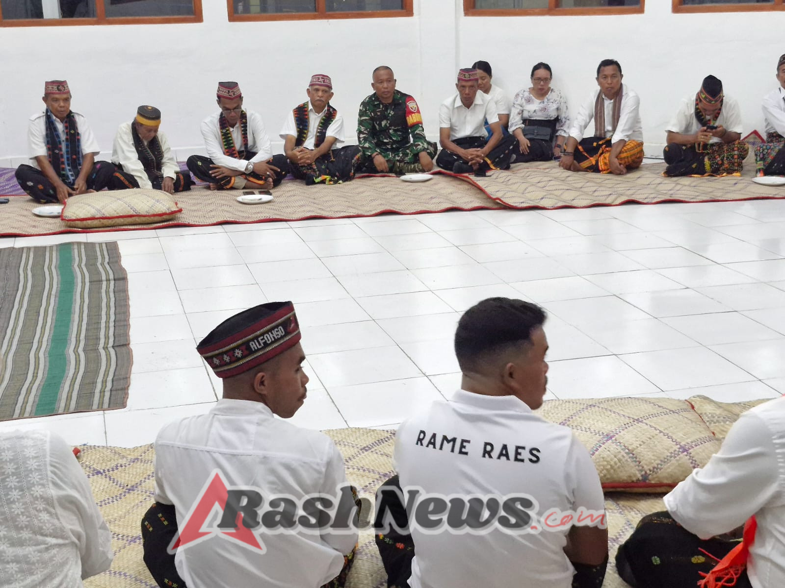Babinsa TNI AD Hadir di Tengah Masyarakat, Peresmian Sekber Asosiasi Pariwisata Dirangkai Adat We’e Mbaru