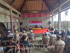 Bhabinkamtibmas Desa Satra Dampingi Kegiatan Peningkatan Kapasitas Prajuru Desa Adat Batupalah