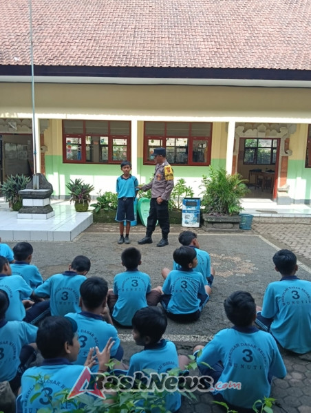 “Bhabinkamtibmas Sambangi SDN 3 Bunutin, Berikan Sosialisasi dan Penyuluhan Kamtibmas